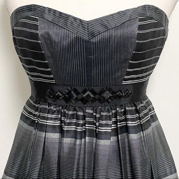 BCBGMAXAZRIA Strapless Sweetheart Neckline Striped - Picture 3 of 8